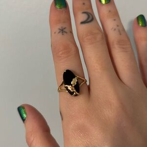 10k Solid Gold and Onyx Ring with Leaves size 7